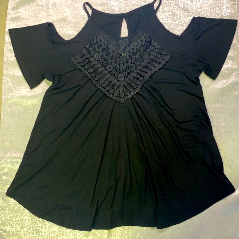 NWOT Could Shoulder Embroidered Neck Silky Tee